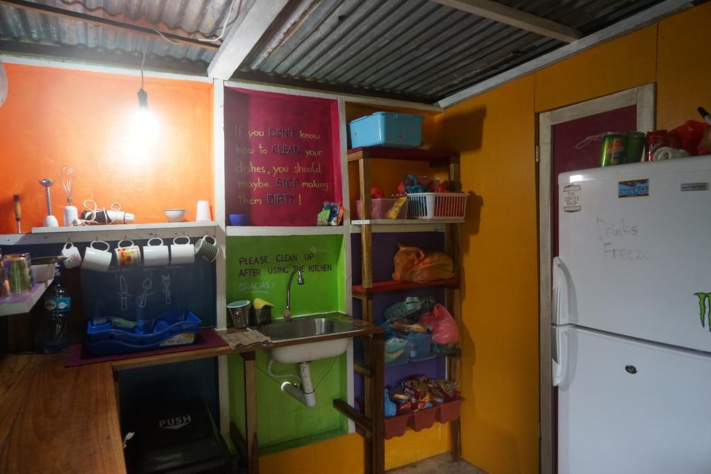 Surf Camp Hotel Bocas del Toro Buitenkant foto