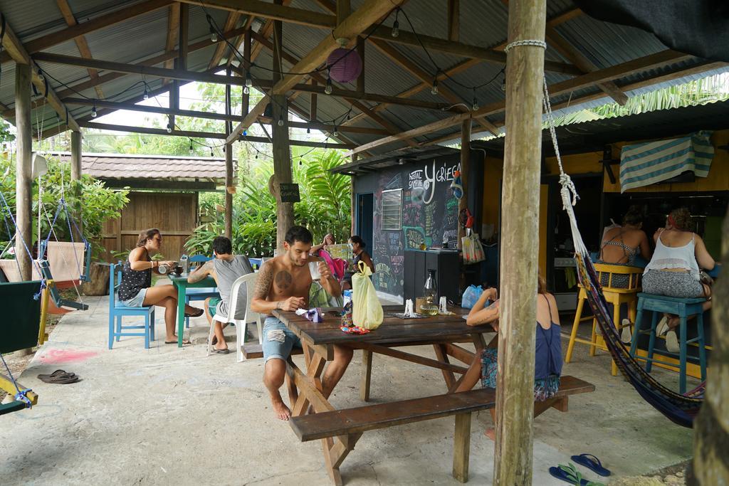 Surf Camp Hotel Bocas del Toro Buitenkant foto