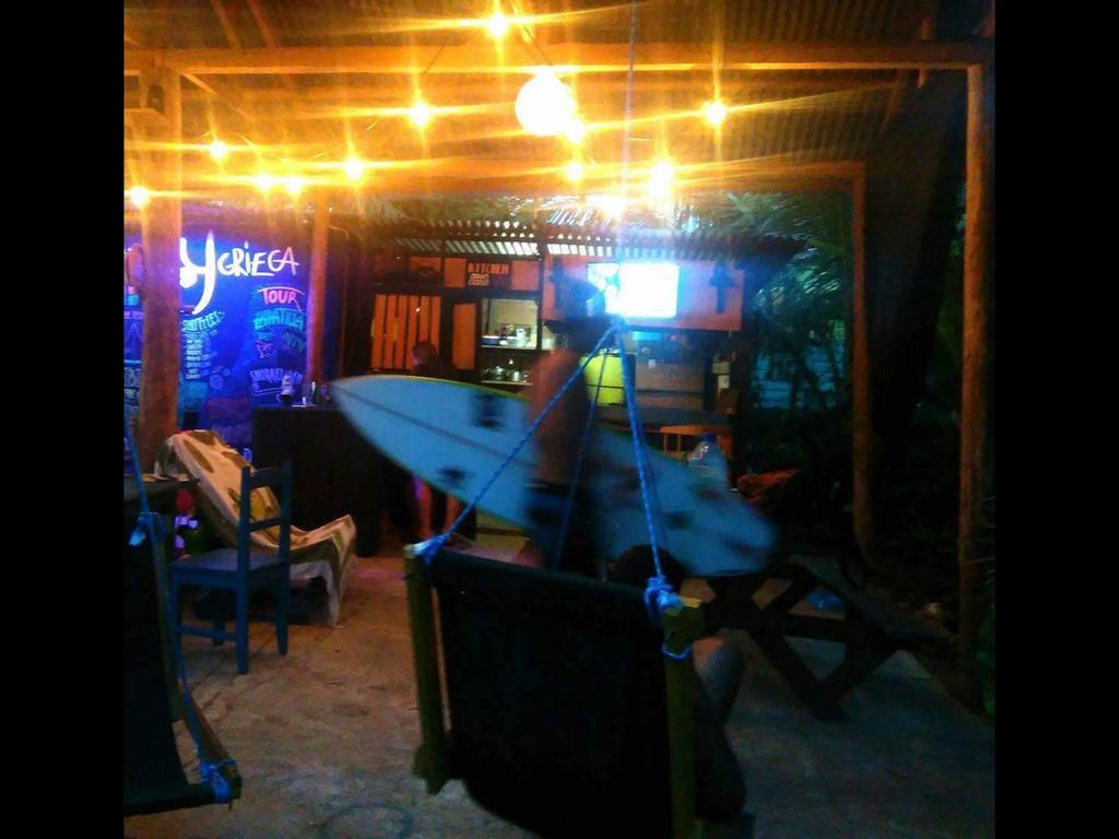 Surf Camp Hotel Bocas del Toro Buitenkant foto